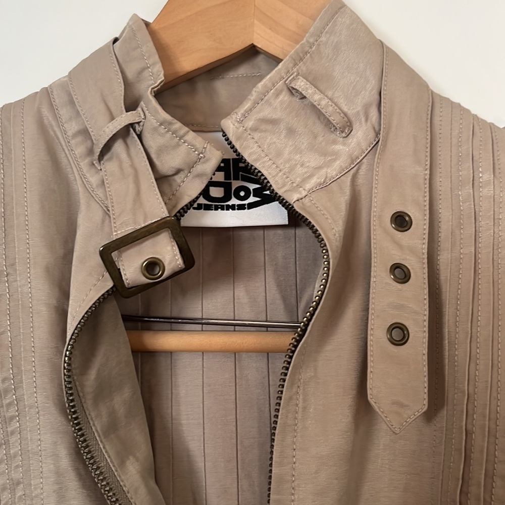 Beautiful Jacket - Picture 2 of 4